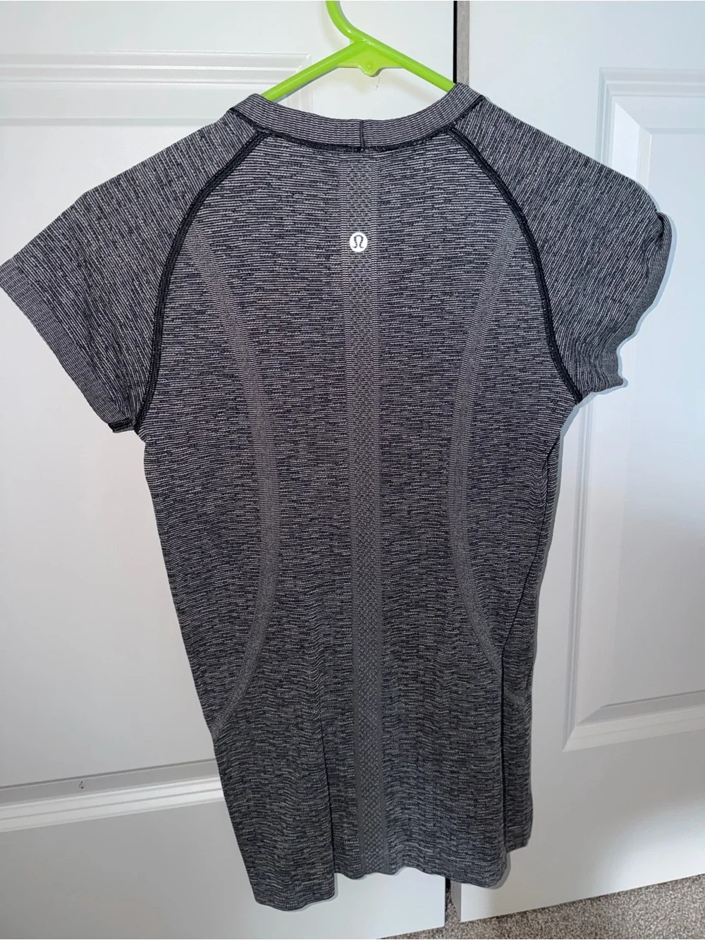 lululemon athletica Gray Heather Short Sleeve Seamless Tee